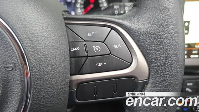 Jeep Renegade 2022 — ფოტო 26/32