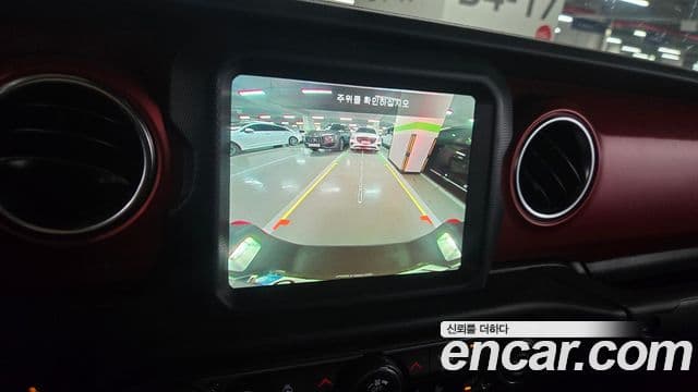 Jeep Gladiator 2023 — Photo 11/12