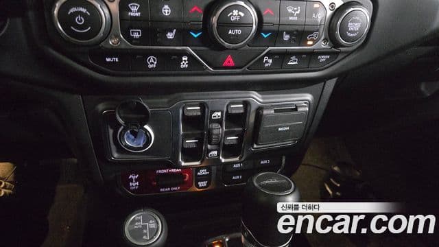 Jeep Gladiator 2023 — Photo 8/12