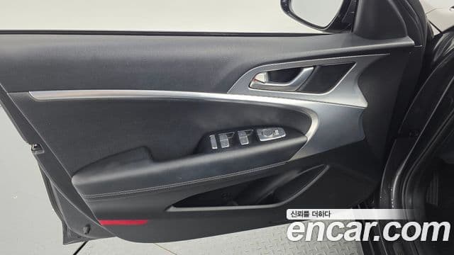 Genesis G70 2021 — Photo 16/30