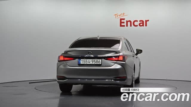 Lexus ES300h 2023 — Şəkil 17/33