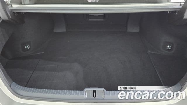 Lexus ES300h 2023 — ფოტო 29/33
