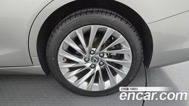 Lexus ES300h 2023 — Şəkil 33/33