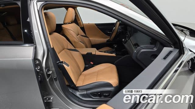 Lexus ES300h 2023 — Şəkil 15/33