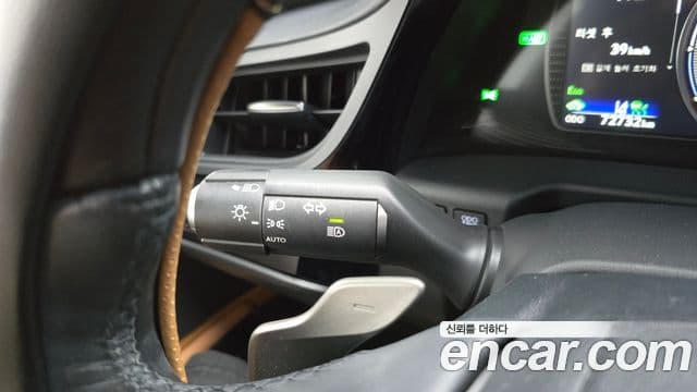 Lexus ES300h 2023 — Şəkil 31/33