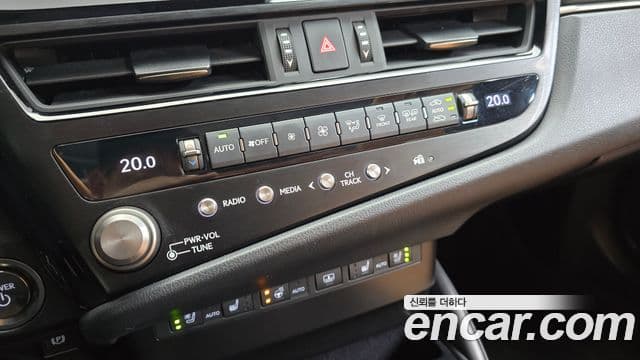 Lexus ES300h 2023 — Şəkil 2/33