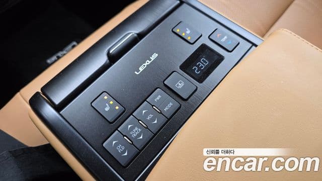 Lexus ES300h 2023 — ფოტო 22/33