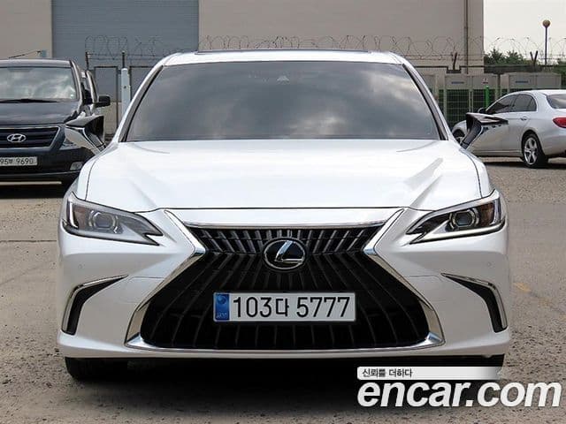 Lexus ES300h 2023 — Şəkil 3/16