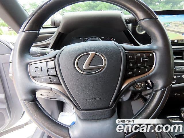 Lexus ES300h 2023 — Şəkil 7/16