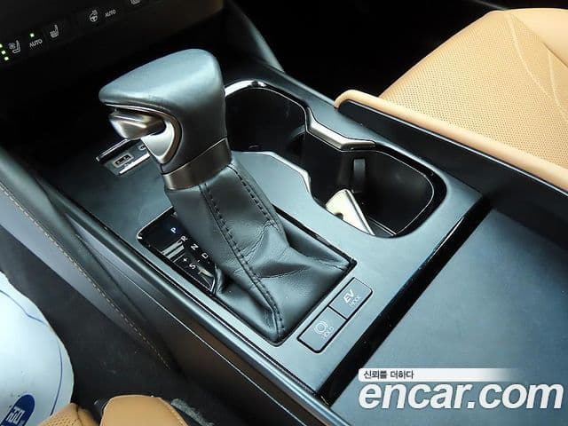 Lexus ES300h 2023 — Şəkil 9/16