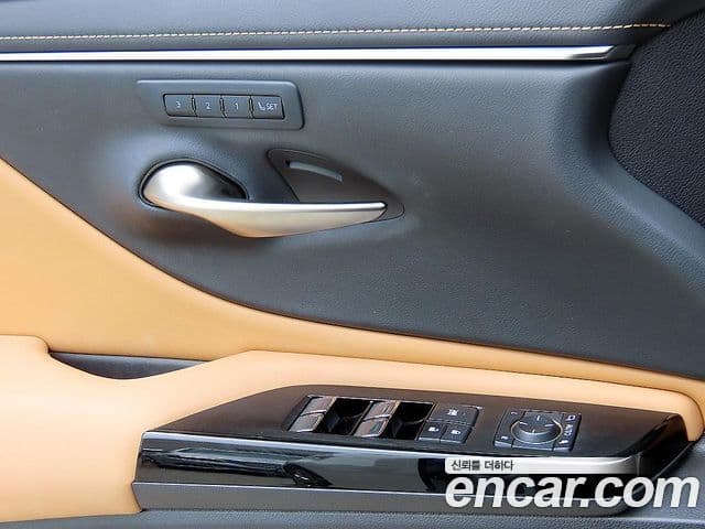 Lexus ES300h 2023 — Şəkil 2/16