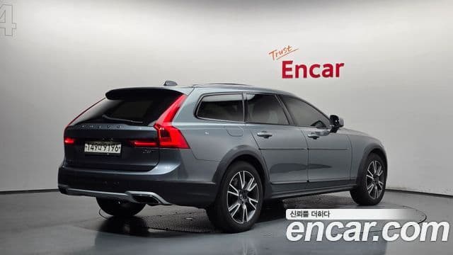Volvo V90 Cross Country 2018 — ფოტო 18/35
