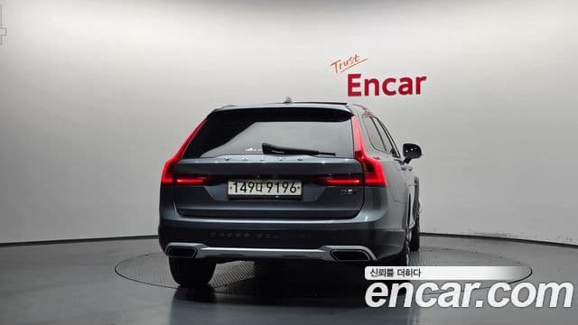 Volvo V90 Cross Country 2018 — ფოტო 35/35