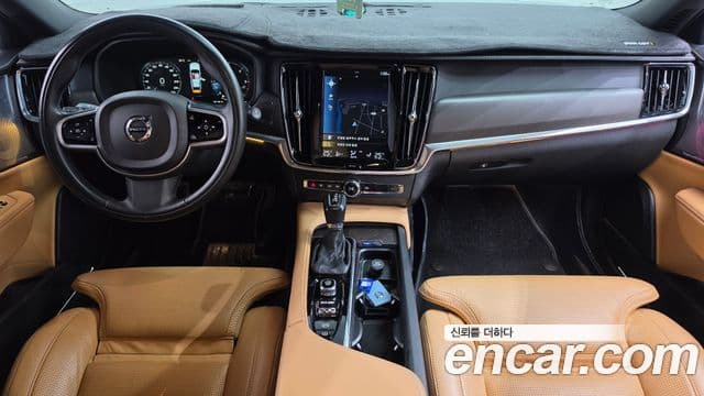 Volvo V90 Cross Country 2018 — ფოტო 27/35