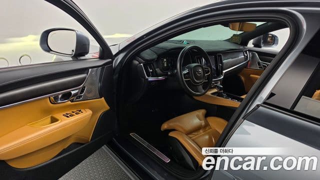 Volvo V90 Cross Country 2018 — ფოტო 2/35