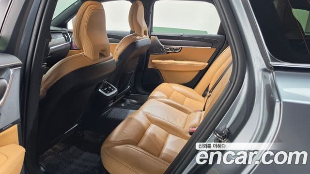 Volvo V90 Cross Country 2018 — ფოტო 13/35