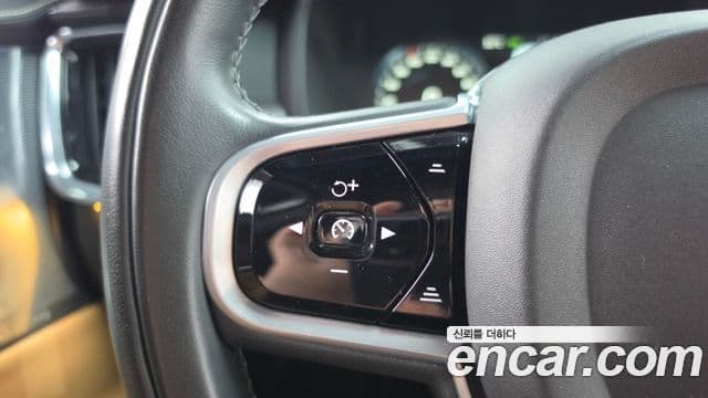 Volvo V90 Cross Country 2018 — ფოტო 32/35