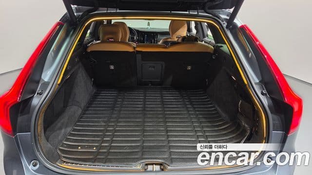 Volvo V90 Cross Country 2018 — ფოტო 11/35