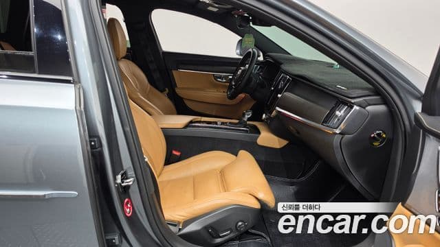 Volvo V90 Cross Country 2018 — ფოტო 26/35