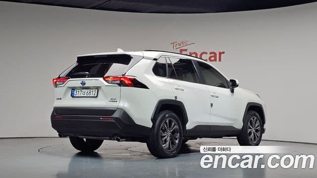 Toyota RAV4 2022 — Şəkil 20/31
