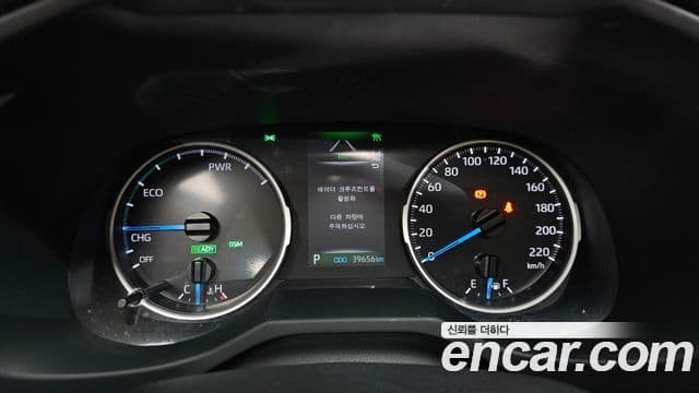 Toyota RAV4 2022 — Şəkil 21/31