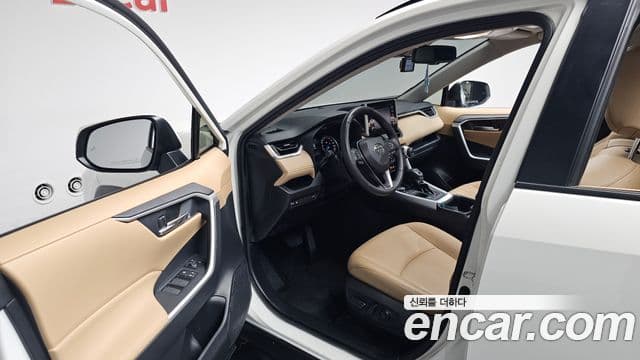 Toyota RAV4 2022 — Şəkil 2/31