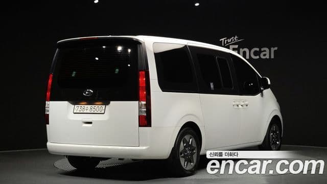 Hyundai Staria 2023 — Фото 2/20