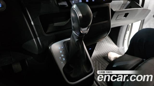 Hyundai Staria 2023 — Фото 9/20