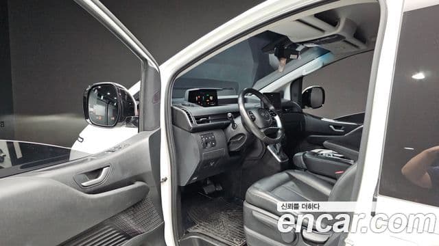 Hyundai Staria 2023 — Фото 10/20