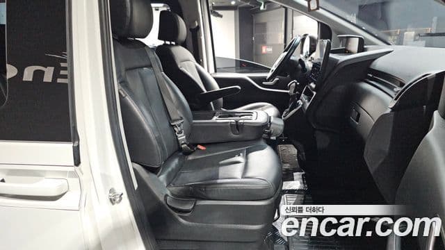 Hyundai Staria 2023 — Фото 12/20