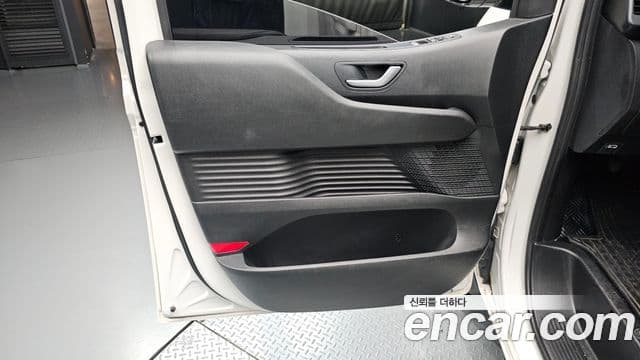 Hyundai Staria 2023 — Şəkil 26/31