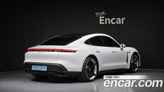 Porsche Taycan 2024 — ფოტო 20/38