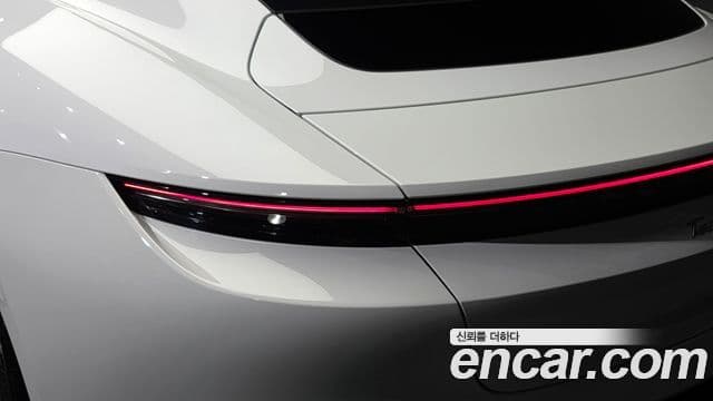 Porsche Taycan 2024 — ფოტო 7/38