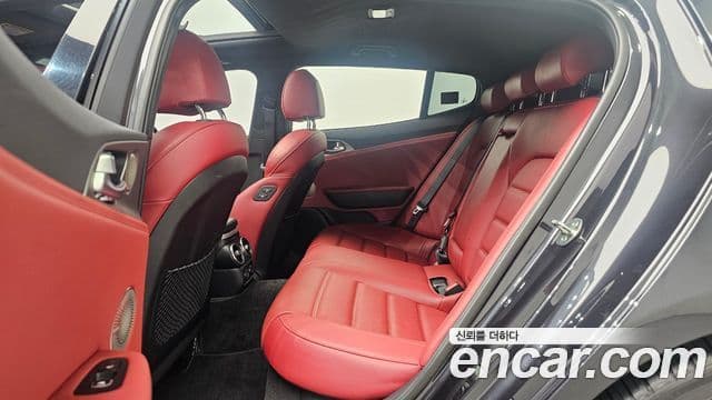 Kia Stinger 2018 — Фото 12/20