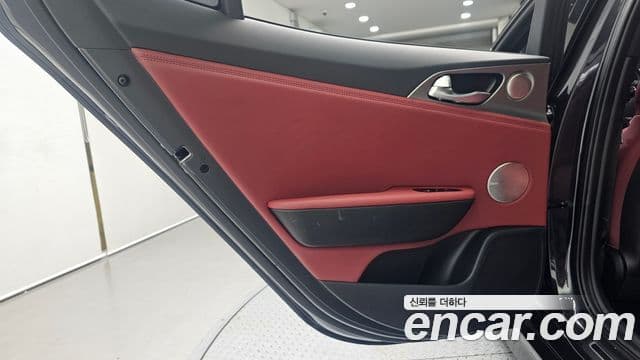 Kia Stinger 2018 — Şəkil 31/34