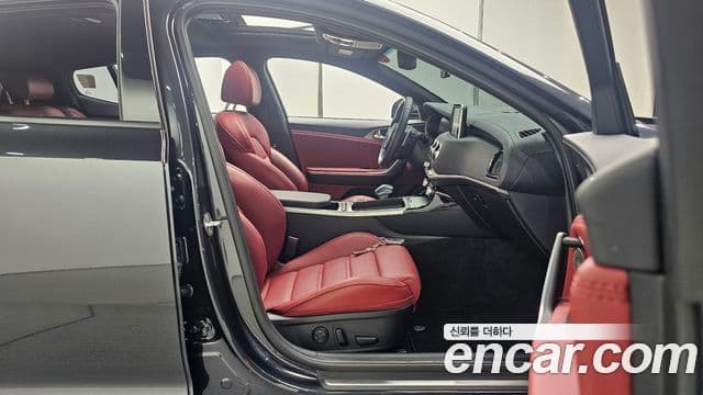 Kia Stinger 2018 — Şəkil 16/34