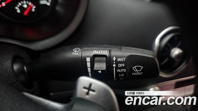 Kia Stinger 2018 — Şəkil 28/34