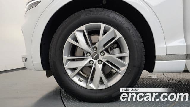 Genesis GV70 2023 — Photo 8/20