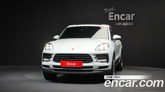 Porsche Macan 2021 — Фото 3/20