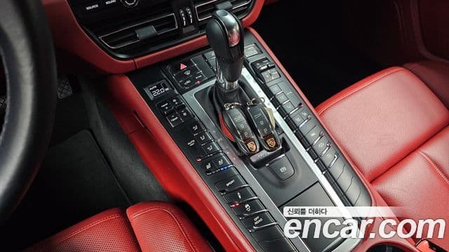 Porsche Macan 2021 — Фото 9/20
