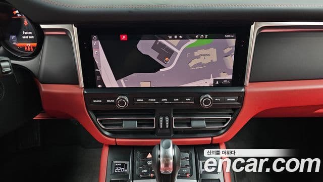 Porsche Macan 2021 — Фото 12/20