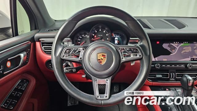 Porsche Macan 2021 — Фото 13/20
