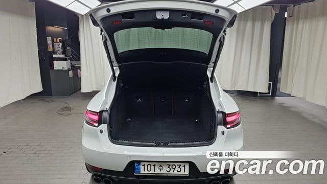 Porsche Macan 2021 — Фото 17/20