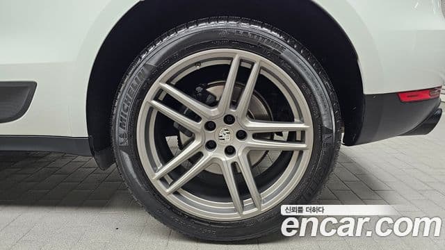 Porsche Macan 2021 — Şəkil 18/30