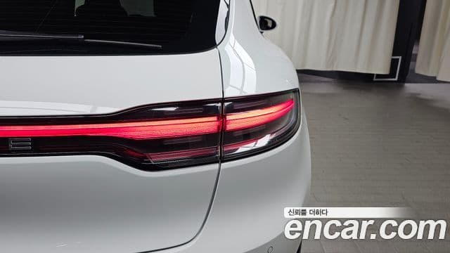 Porsche Macan 2021 — Şəkil 12/30