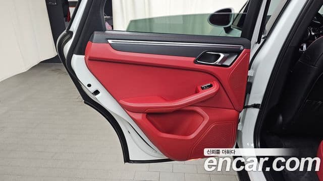 Porsche Macan 2021 — Şəkil 26/30