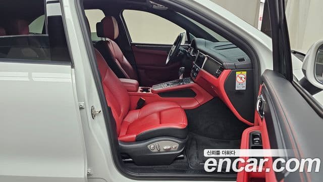 Porsche Macan 2021 — Şəkil 25/30