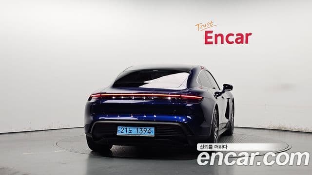 Porsche Taycan 2021 — ფოტო 16/20