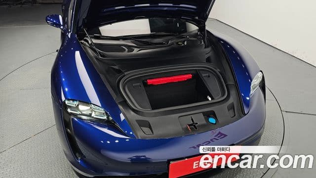 Porsche Taycan 2021 — ფოტო 10/20