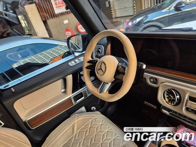 Mercedes-Benz G-Class 2025 — Photo 2/9